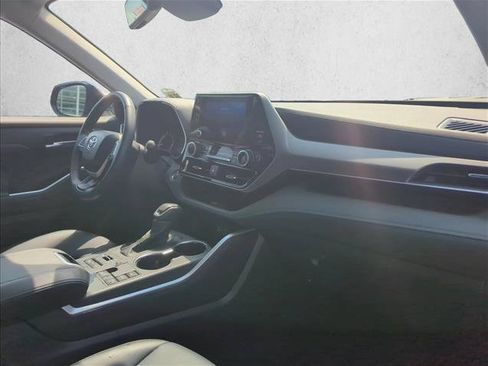 Certified 2026 Toyota Highlander XLE AWD/4WD image 29