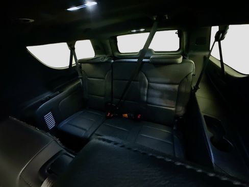 Used 2024 Chevrolet Suburban LT image 30