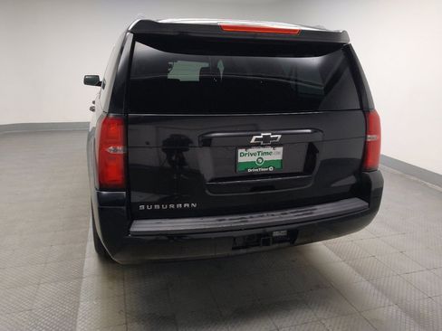 Used 2016 Chevrolet Suburban LS RWD image 6
