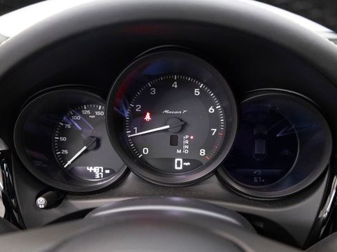 Certified 2025 Porsche Macan Turbo image 24