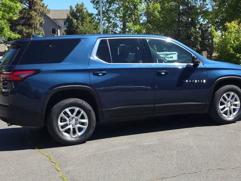 Used 2023 Chevrolet Traverse LS AWD/4WD image 9