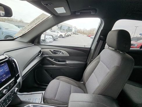 Used 2023 Chevrolet Traverse LT image 11