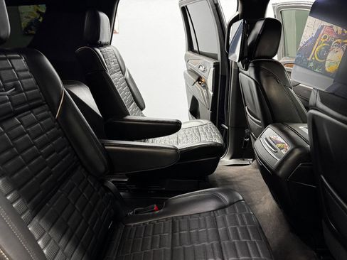 Used 2022 Cadillac Escalade Sport Platinum w/ Heavy-Duty Trailer Package image 50