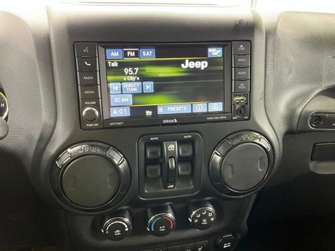 Used 2017 Jeep Wrangler Unlimited Sahara AWD/4WD image 2