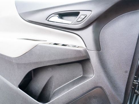 Used 2023 Chevrolet Equinox LS FWD image 17