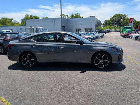 Certified 2023 Nissan Altima 2.5 SR w/ SR Premium Package FWD image 2