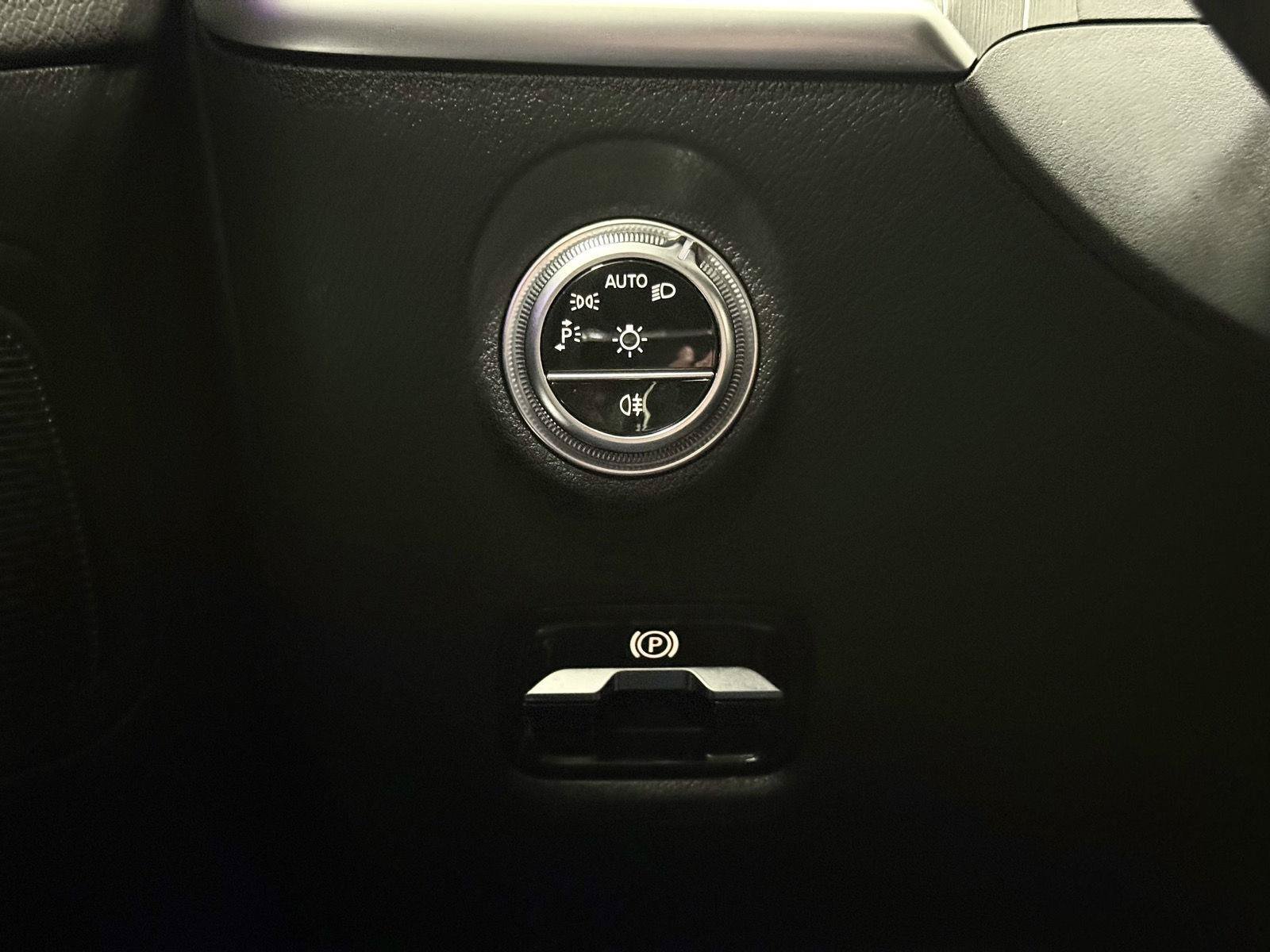 Used 2023 Mercedes-Benz C 300 4MATIC Sedan image 20