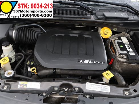 Used 2014 Chrysler Town & Country Touring image 22