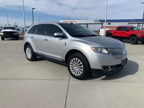 Used 2013 Lincoln MKX AWD image 2