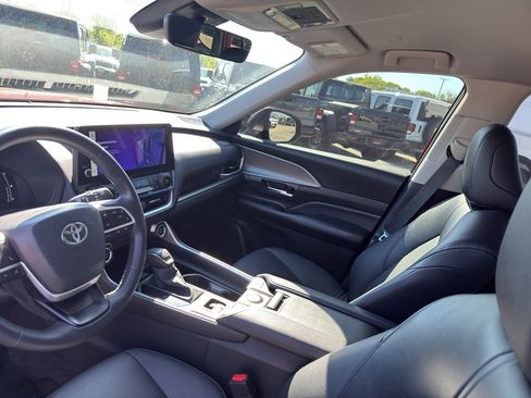 Used 2024 Toyota Grand Highlander AWD image 27