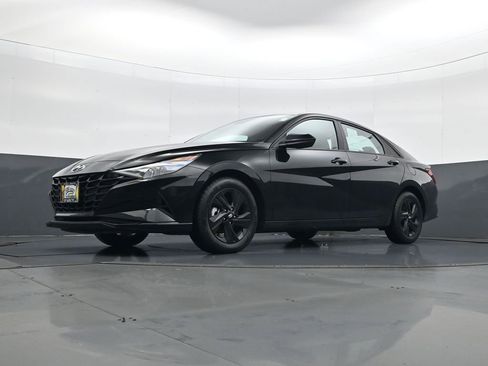 Certified 2023 Hyundai Elantra Blue image 21