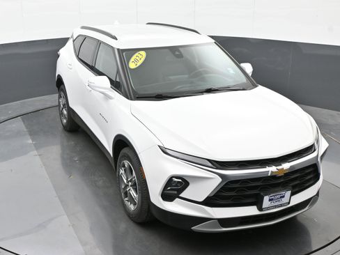 Used 2023 Chevrolet Blazer LT image 32