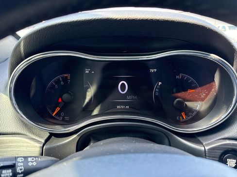 Used 2019 Jeep Grand Cherokee Altitude AWD/4WD image 33