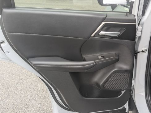 Used 2024 Mitsubishi Outlander SE Black Edition FWD image 29