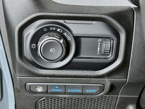 Used 2024 Jeep Wrangler Unlimited w/ Convenience Group AWD/4WD image 17