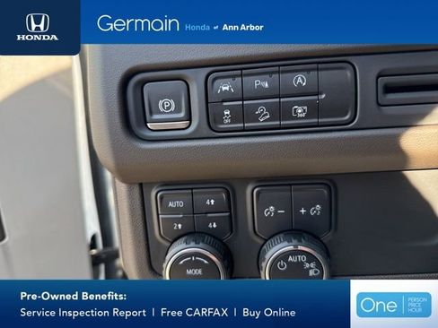 Used 2024 Chevrolet Suburban Z71 w/ Luxury Package AWD/4WD image 28