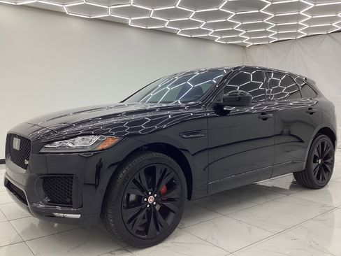 Used 2018 Jaguar F-PACE S image 5