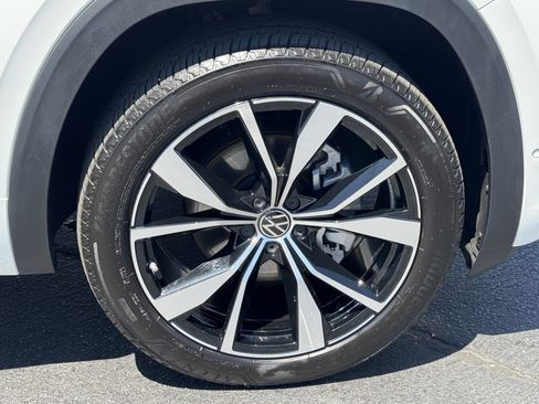 Certified 2026 Volkswagen Atlas Cross Sport SEL Premium R-Line AWD/4WD image 11