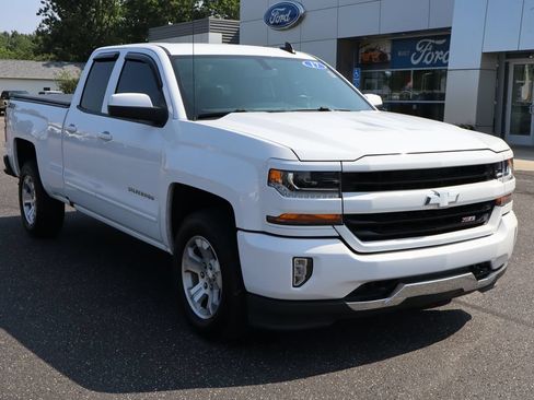 Used 2017 Chevrolet Silverado 1500 LT w/ All Star Edition AWD/4WD image 2