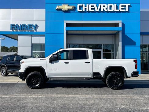 Used 2025 Chevrolet Silverado 2500 ZR2 image 2