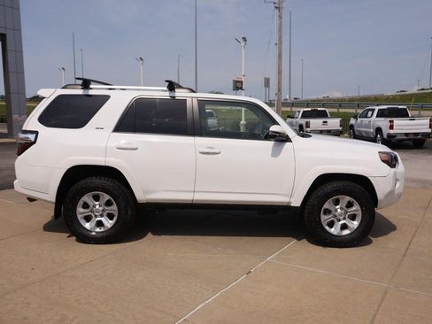 Certified 2022 Toyota 4Runner SR5 Premium w/ Moonroof Package AWD/4WD image 5