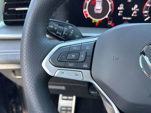 New 2026 Volkswagen Tiguan SE R-Line FWD image 32