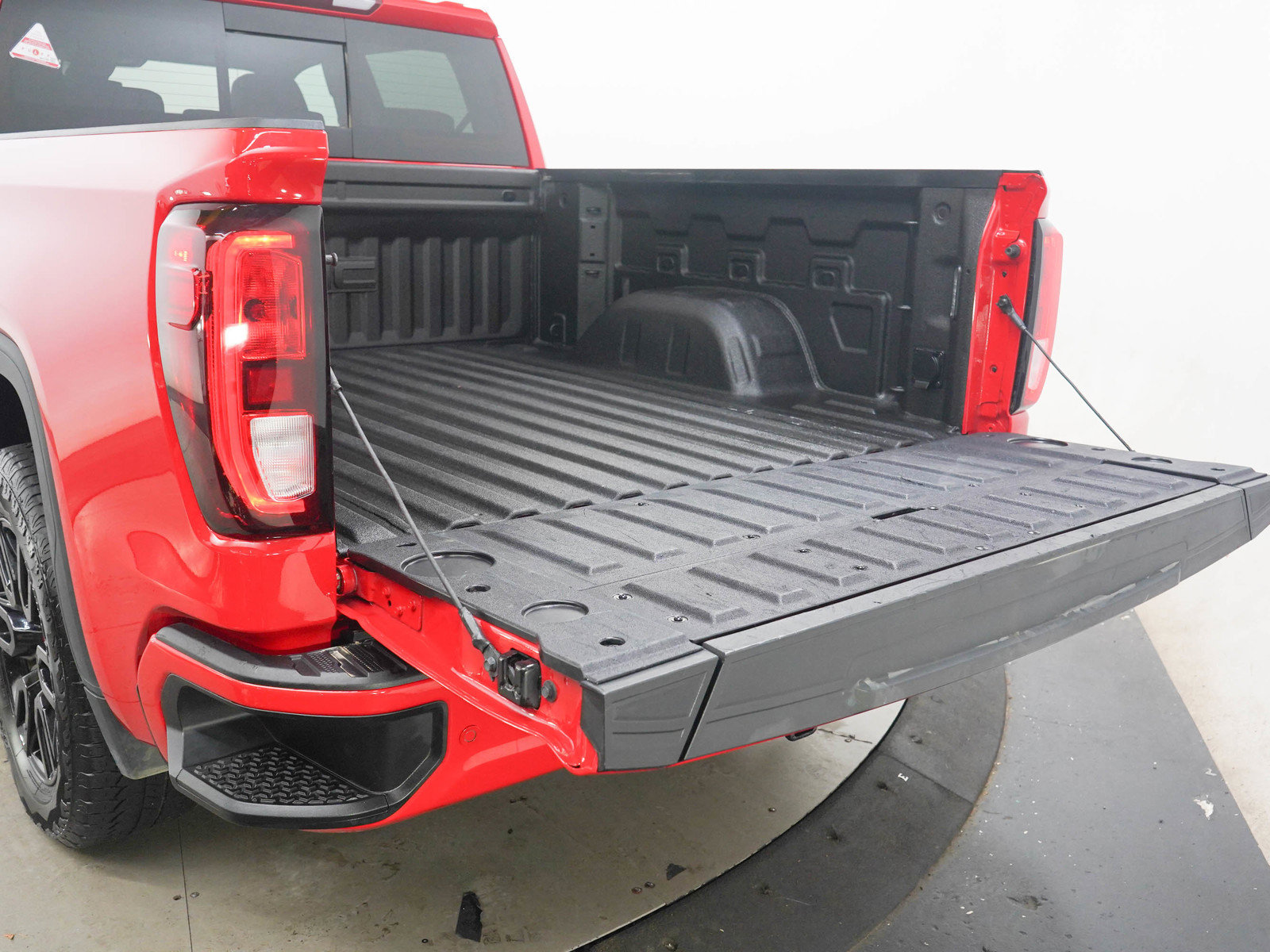 Used 2024 GMC Sierra 1500 Elevation w/ Elevation Premium Package AWD/4WD image 9