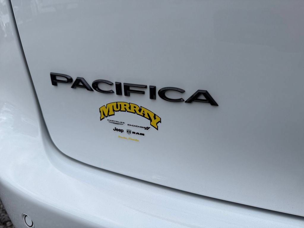 New 2026 Chrysler Pacifica Select FWD image 16