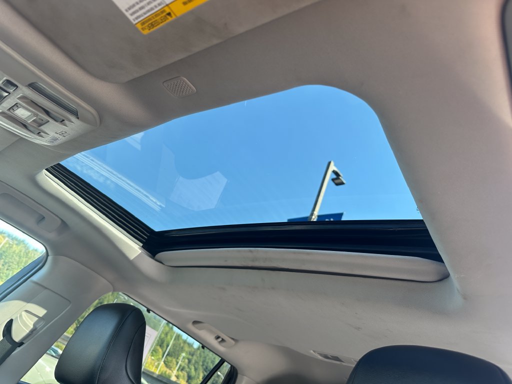 Used 2022 Toyota Highlander XLE AWD/4WD image 23