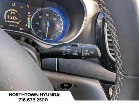 Used 2024 Chrysler Pacifica Touring-L image 26