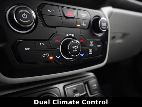 Used 2022 Jeep Renegade Latitude w/ Convenience Group image 7