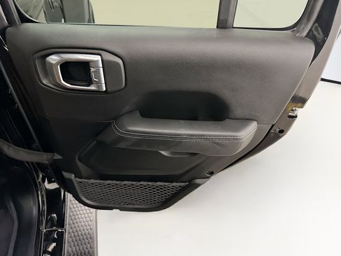 Used 2023 Jeep Wrangler Unlimited Sahara AWD/4WD image 30
