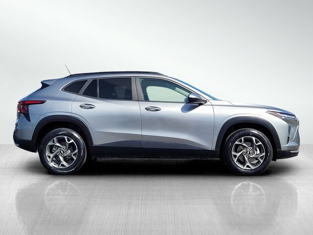Used 2026 Chevrolet Trax LT FWD image 3