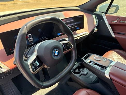 Used 2024 BMW iX xDrive50 w/ Premium Package AWD/4WD image 15
