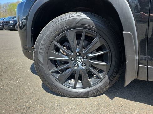 Used 2019 Toyota Highlander SE image 14