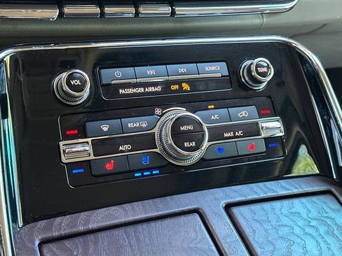 Used 2018 Lincoln Navigator L Reserve w/ Technology Package image 17