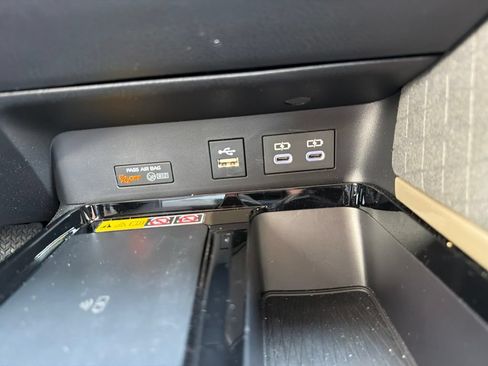 Used 2026 Toyota Camry XLE FWD image 57