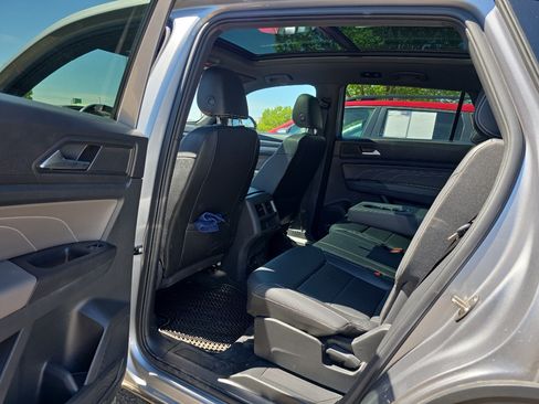 Used 2022 Volkswagen Atlas Cross Sport SEL R-Line AWD/4WD image 11
