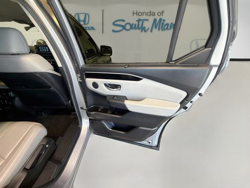 Certified 2025 Honda Pilot EX-L image 30