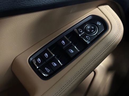 Used 2017 Porsche Macan image 36