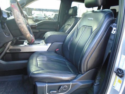 Used 2017 Ford F150 Platinum w/ Equipment Group 701A Luxury image 4