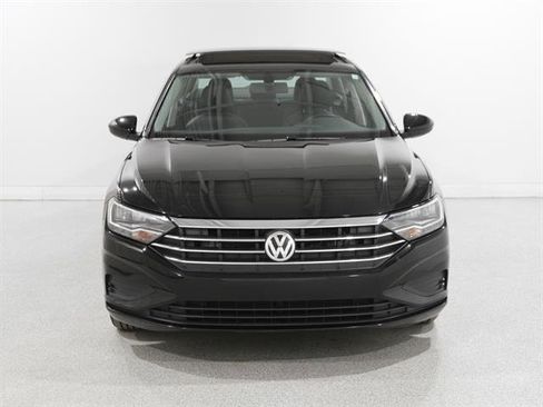 Used 2019 Volkswagen Jetta SE image 2