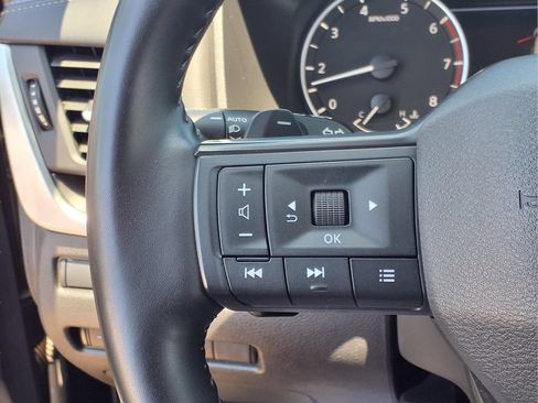 Used 2025 Nissan Rogue SV FWD image 16