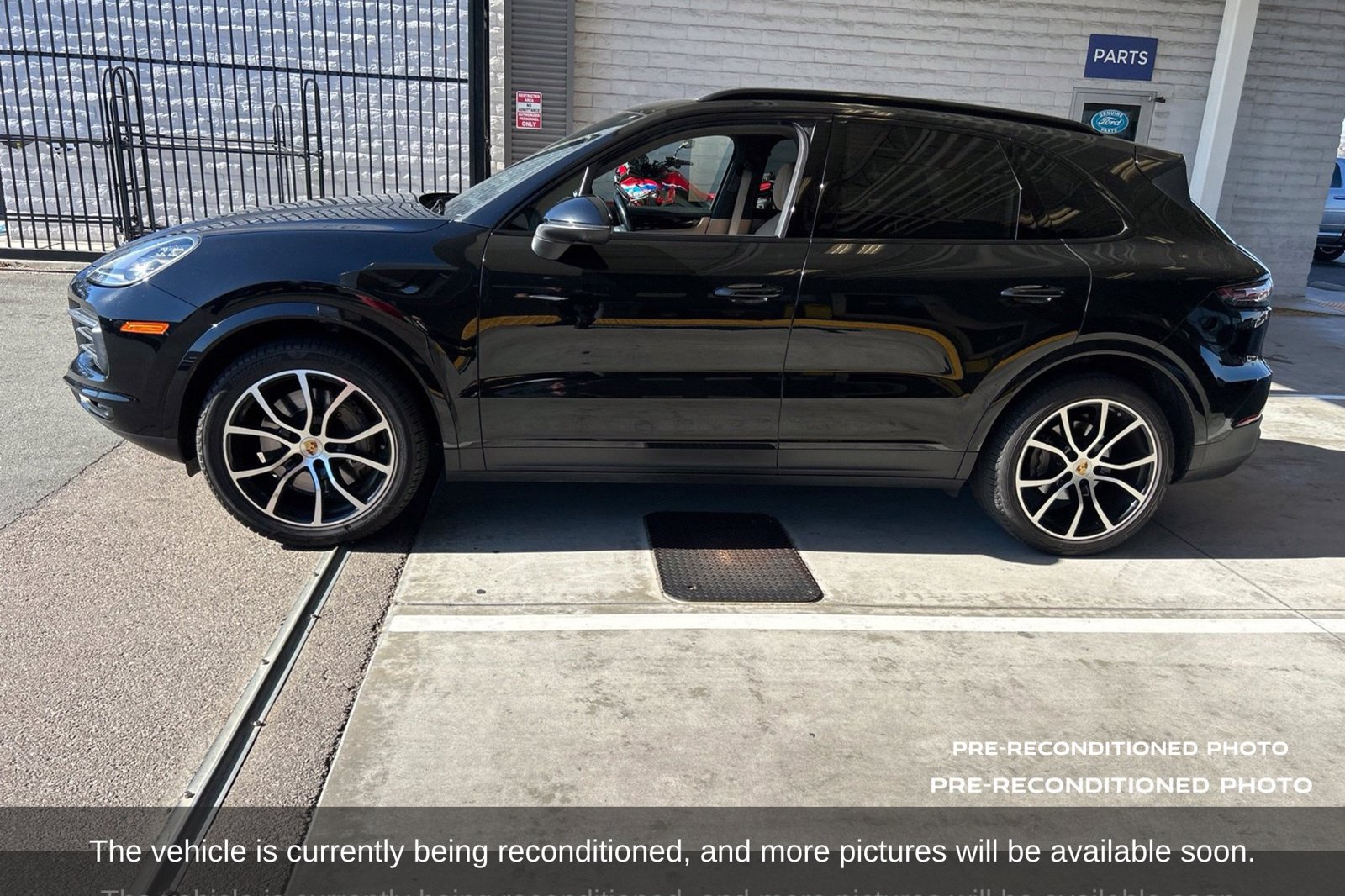 Used 2023 Porsche Cayenne S AWD/4WD image 4