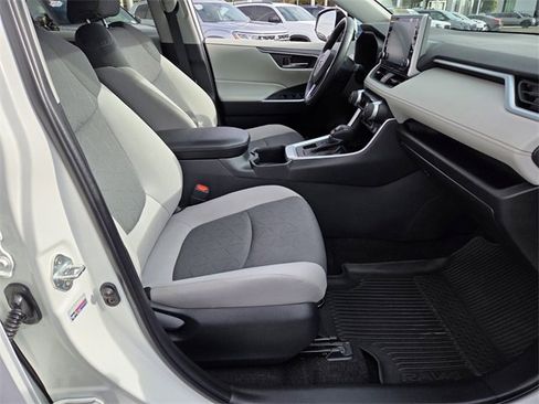 Used 2022 Toyota RAV4 XLE w/ Convenience Package image 16