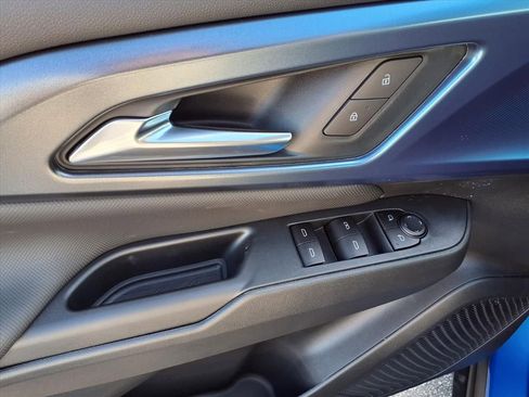 New 2026 Chevrolet Equinox EV LT image 9