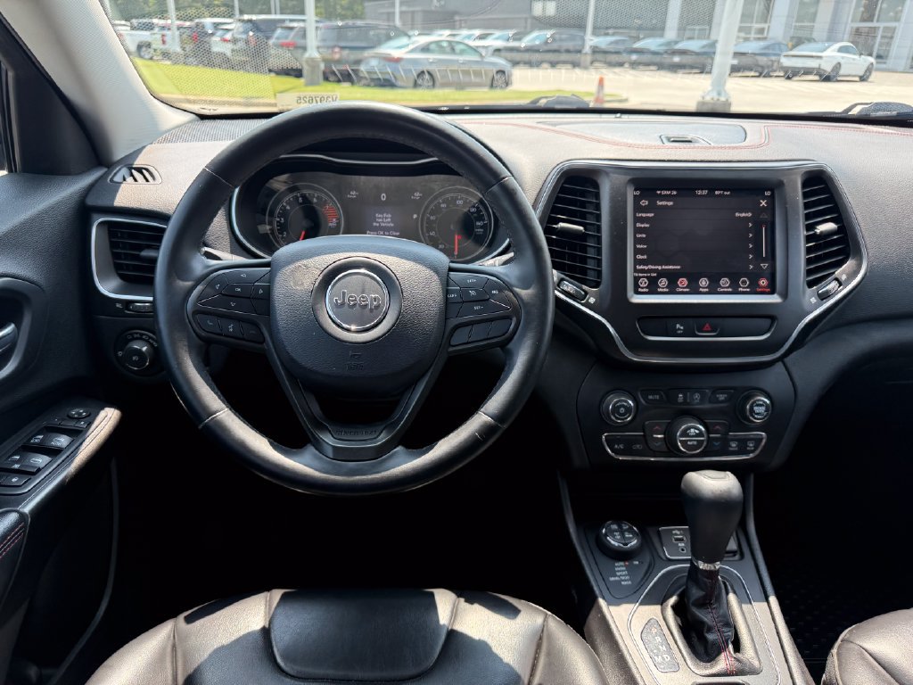 Used 2019 Jeep Cherokee Trailhawk w/ Cold Weather Group AWD/4WD image 7