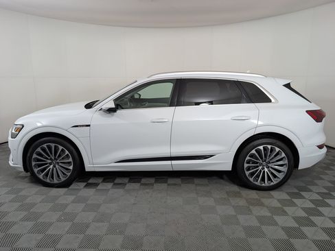 Used 2019 Audi e-tron Prestige w/ Prestige Package image 2