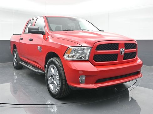 Used 2019 RAM 1500 Express w/ Express Value Package AWD/4WD image 1