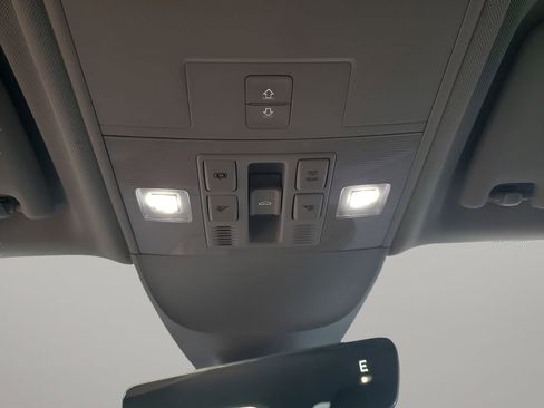 Used 2024 Volkswagen Taos SE w/ Panoramic Sunroof Package image 42